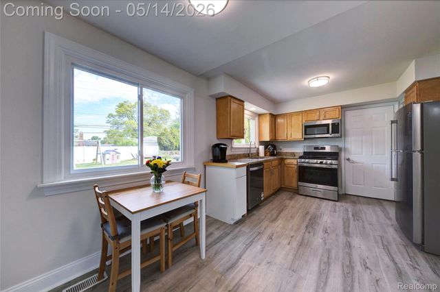 32612 Lyndon Street, Livonia, MI 48154