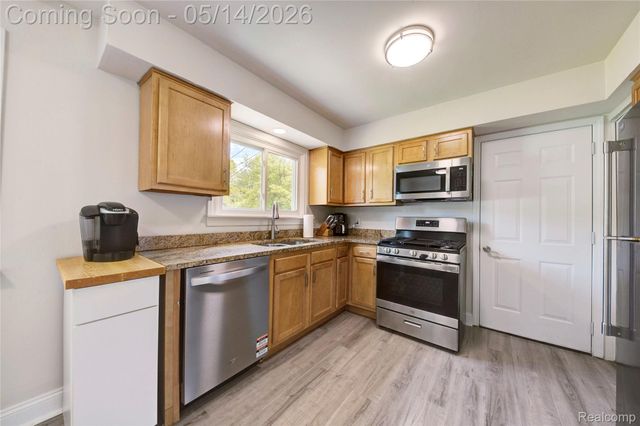 32612 Lyndon Street, Livonia, MI 48154