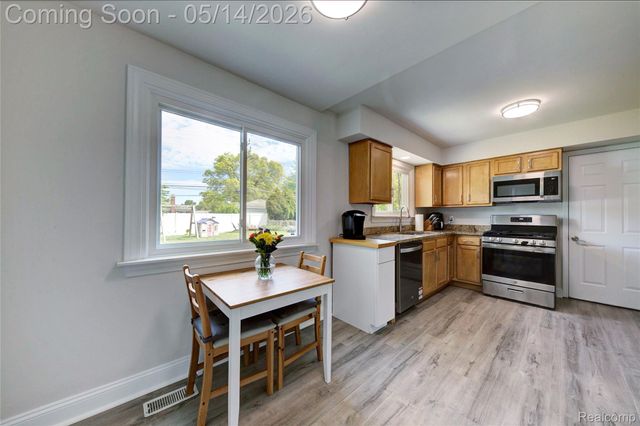 32612 Lyndon Street, Livonia, MI 48154