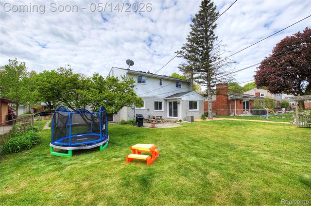 32612 Lyndon Street, Livonia, MI 48154