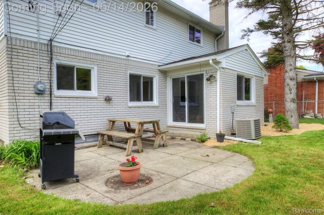 32612 Lyndon Street, Livonia, MI 48154
