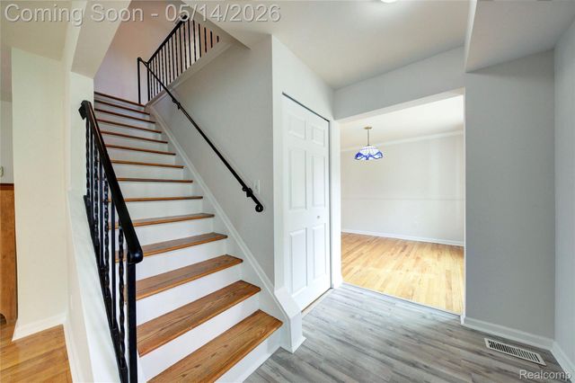 32612 Lyndon Street, Livonia, MI 48154