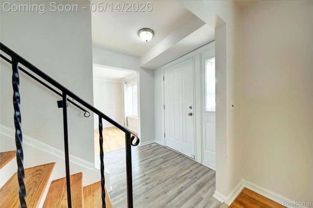 32612 Lyndon Street, Livonia, MI 48154
