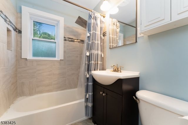 130 Elmhurst Dr, Phillipsburg Town, NJ 08865