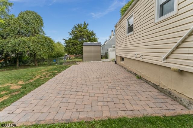 130 Elmhurst Dr, Phillipsburg Town, NJ 08865