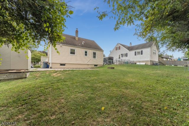 130 Elmhurst Dr, Phillipsburg Town, NJ 08865