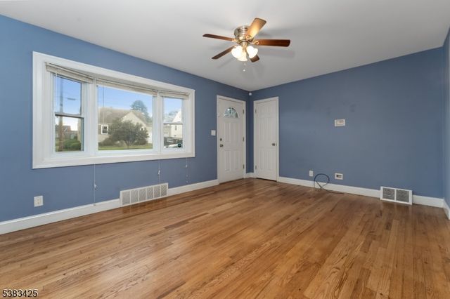 130 Elmhurst Dr, Phillipsburg Town, NJ 08865