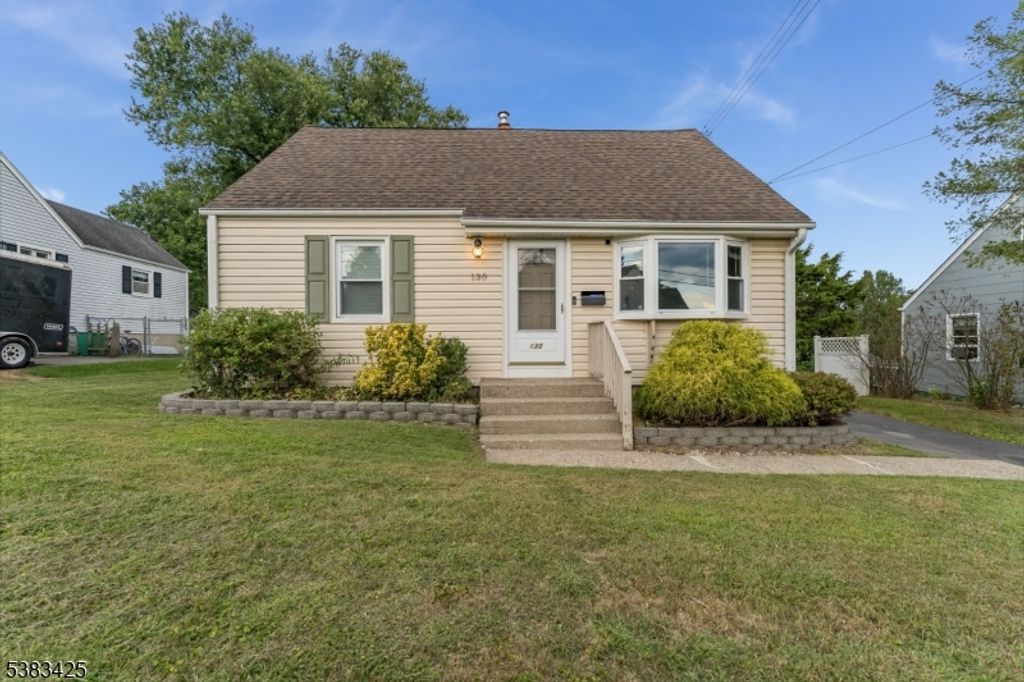 130 Elmhurst Dr, Phillipsburg Town, NJ 08865
