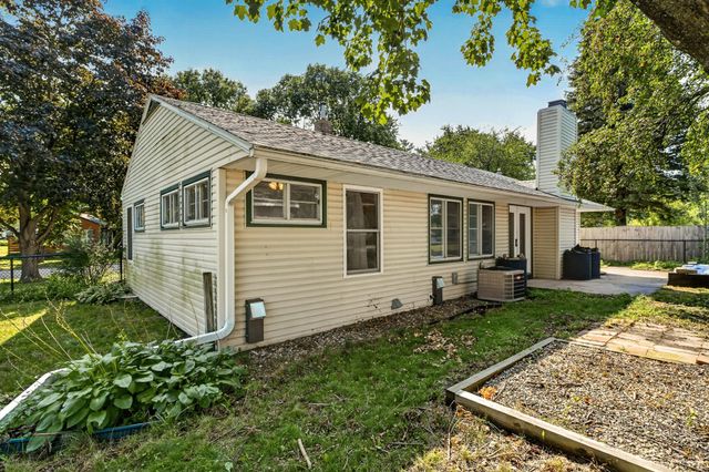 1402 Damon Court SE, Rochester, MN 55904