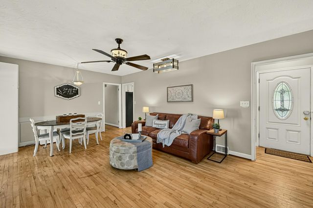 1402 Damon Court SE, Rochester, MN 55904