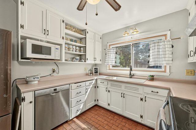 1402 Damon Court SE, Rochester, MN 55904