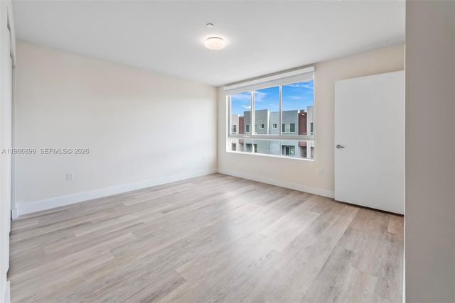 2561 NE 193rd St 1203, Miami, FL 33180