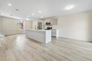 2561 NE 193rd St 1203, Miami, FL 33180