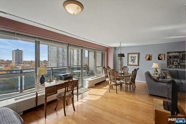 2077 Center Street 9B, Fort Lee, NJ 07024