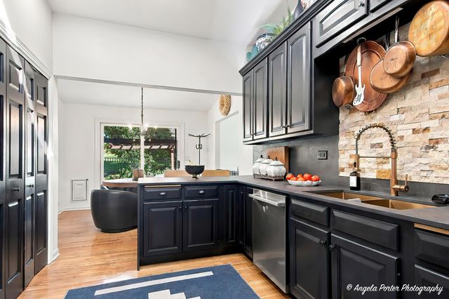 1402 Appaloosa Trail, Mchenry, IL 60051