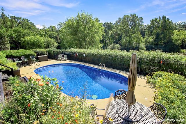 1402 Appaloosa Trail, Mchenry, IL 60051