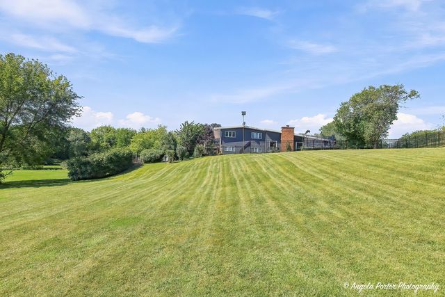1402 Appaloosa Trail, Mchenry, IL 60051