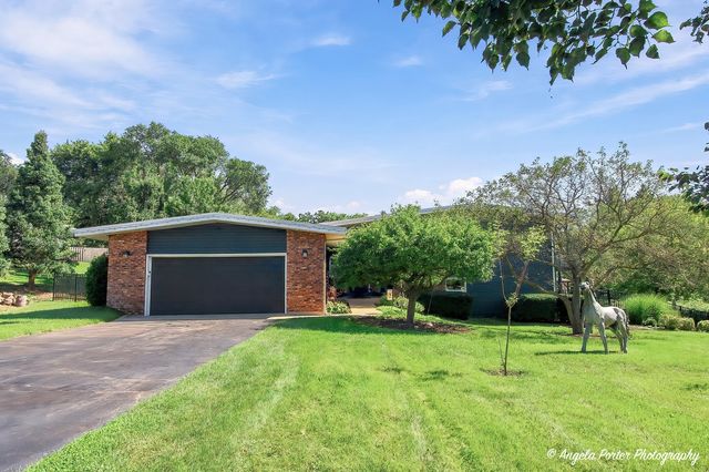 1402 Appaloosa Trail, Mchenry, IL 60051