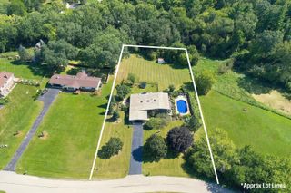 1402 Appaloosa Trail, Mchenry, IL 60051