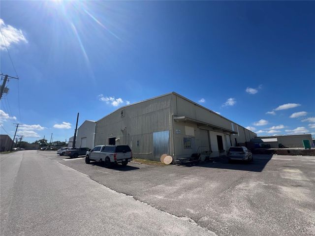 5705 E HANNA AVENUE, Tampa, FL 33610