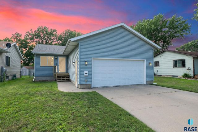 1507 N Highland Ave Avenue, Sioux Falls, SD 57103