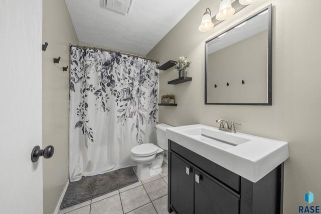 1507 N Highland Ave Avenue, Sioux Falls, SD 57103