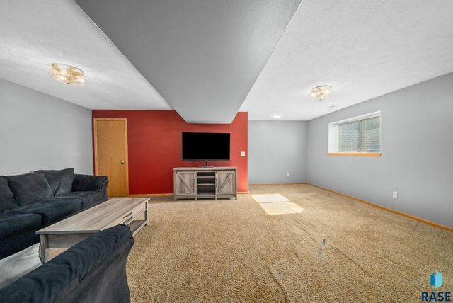 1507 N Highland Ave Avenue, Sioux Falls, SD 57103