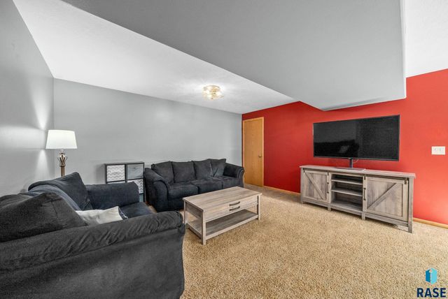 1507 N Highland Ave Avenue, Sioux Falls, SD 57103