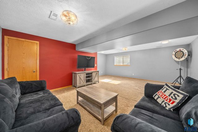 1507 N Highland Ave Avenue, Sioux Falls, SD 57103