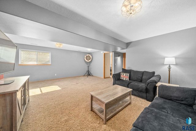 1507 N Highland Ave Avenue, Sioux Falls, SD 57103