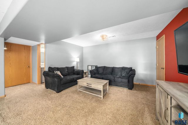 1507 N Highland Ave Avenue, Sioux Falls, SD 57103