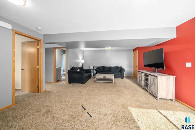 1507 N Highland Ave Avenue, Sioux Falls, SD 57103