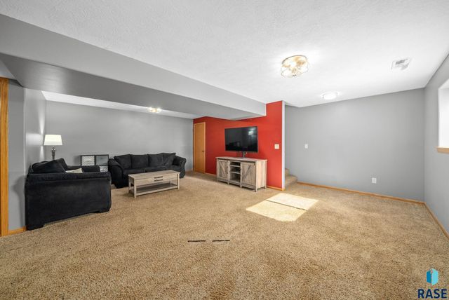 1507 N Highland Ave Avenue, Sioux Falls, SD 57103