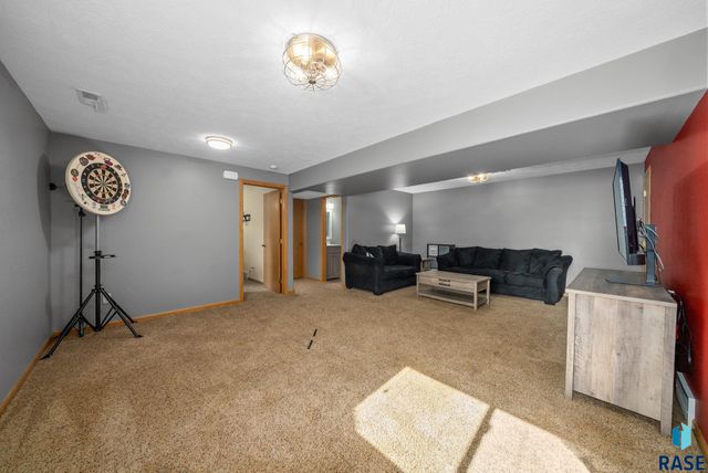 1507 N Highland Ave Avenue, Sioux Falls, SD 57103