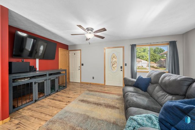 1507 N Highland Ave Avenue, Sioux Falls, SD 57103