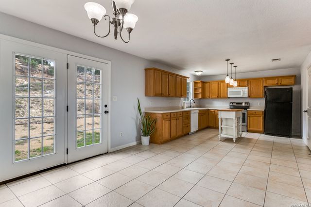 2630 Rocky Ridge, Canyon Lake, TX 78133