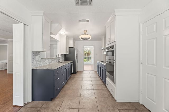 817 Sylvan Drive, Fort Worth, TX 76120