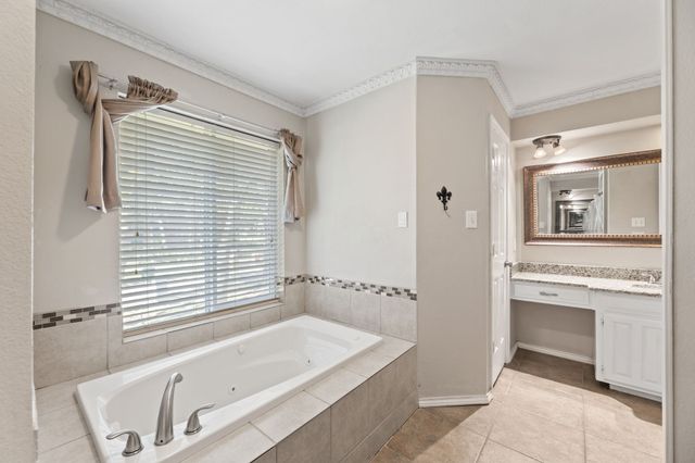 817 Sylvan Drive, Fort Worth, TX 76120