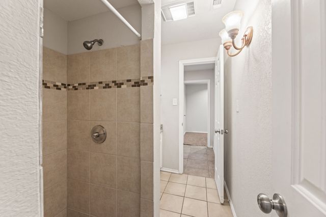 817 Sylvan Drive, Fort Worth, TX 76120