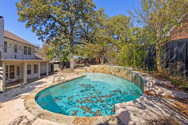 817 Sylvan Drive, Fort Worth, TX 76120