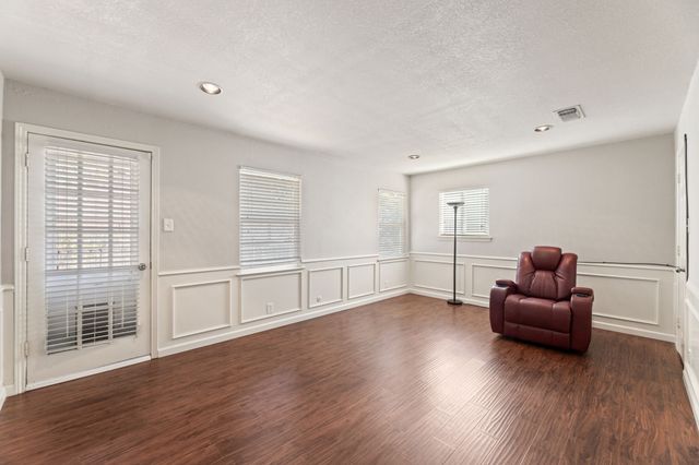 817 Sylvan Drive, Fort Worth, TX 76120