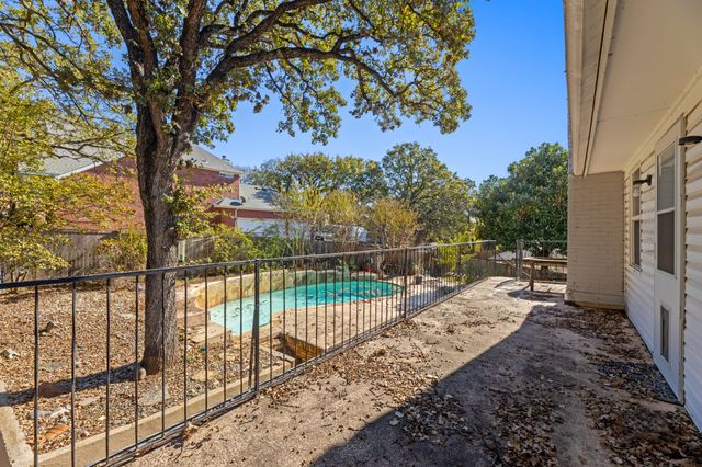 817 Sylvan Drive, Fort Worth, TX 76120