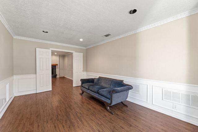 817 Sylvan Drive, Fort Worth, TX 76120