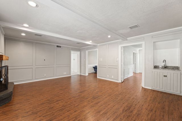 817 Sylvan Drive, Fort Worth, TX 76120