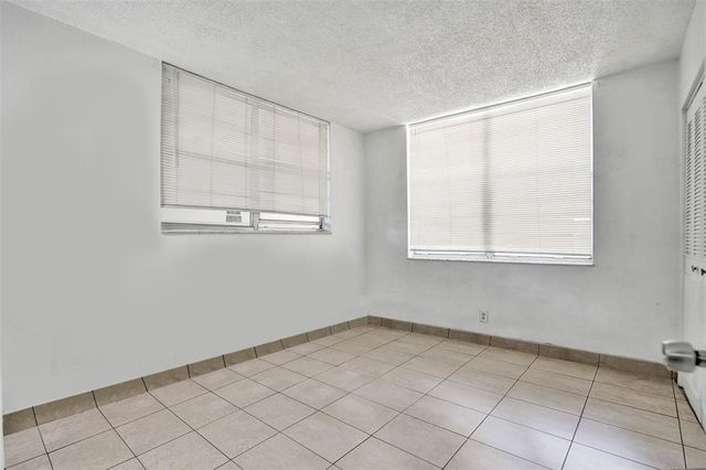 9440 Poinciana Place 101, Davie, FL 33324