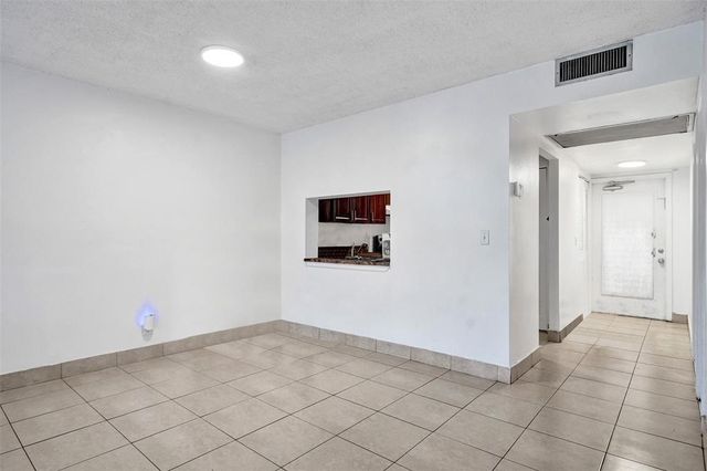 9440 Poinciana Place 101, Davie, FL 33324