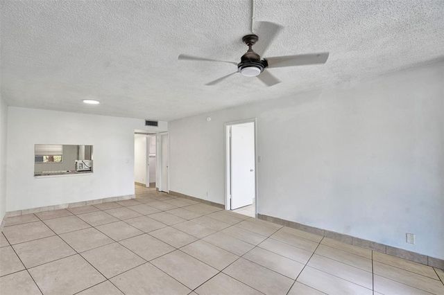 9440 Poinciana Place 101, Davie, FL 33324