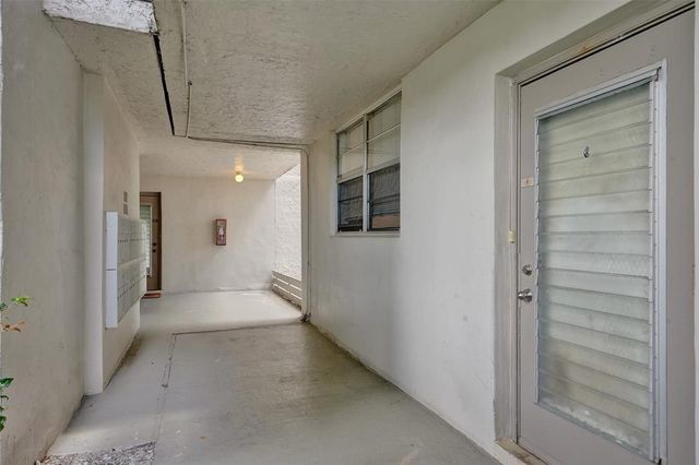 9440 Poinciana Place 101, Davie, FL 33324