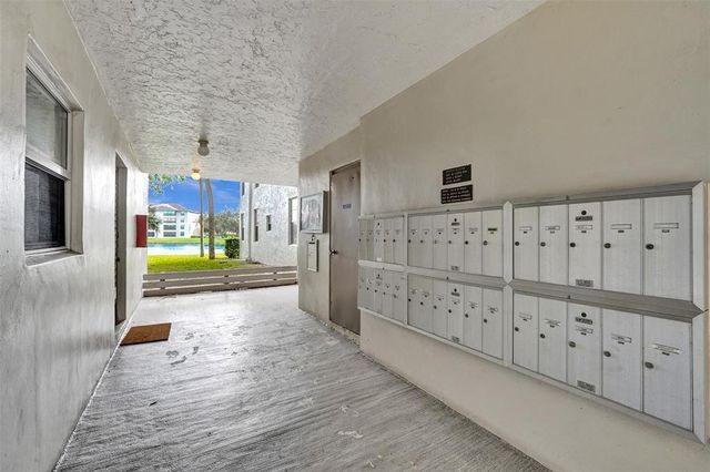 9440 Poinciana Place 101, Davie, FL 33324