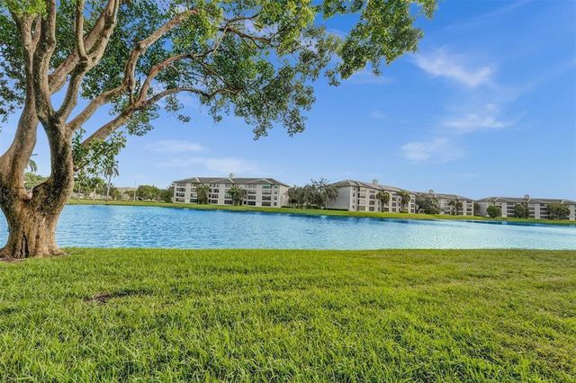 9440 Poinciana Place 101, Davie, FL 33324